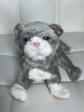 FurReal Friends Newborn Silver
Mitted Kitten Electronic Pet